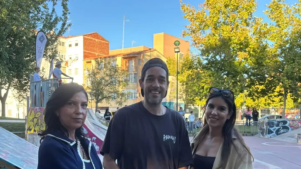Concejala de Juventud Gala de la Calzada visitando la VI edición del Campeonato Nacional de Skate en el Parque Lineal de Albacete