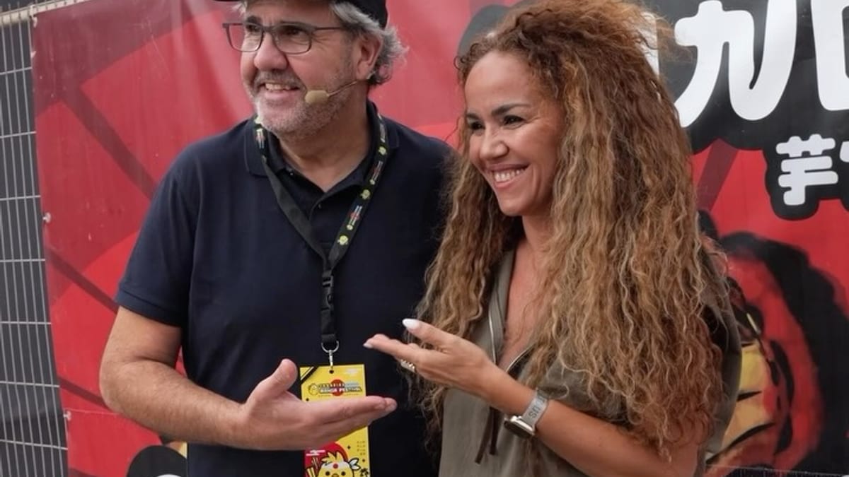 Asistentes disfrutando del Canarias Manga Festival en Puerto del Rosario, Fuerteventura, con actividades culturales de manga y anime
