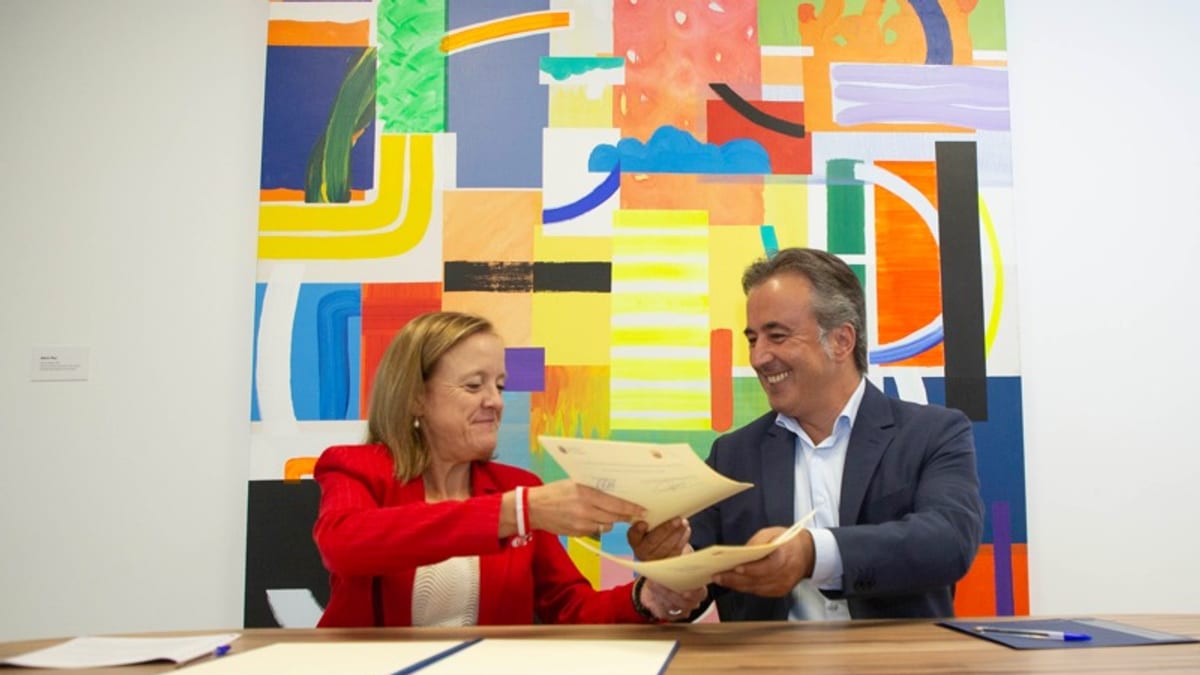 Firma del convenio entre el Gobierno de Cantabria y el Ayuntamiento de Camargo para la financiación del parque de bomberos