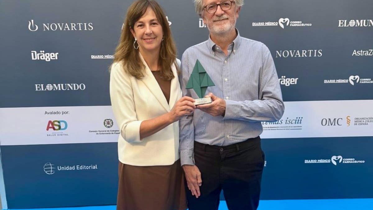 Logo del premio Ennova Healt 2026 con instituciones avaladoras: Novartis, Dräger, Diario Médico, Correo Farmacéutico, OMC y Salud Digital