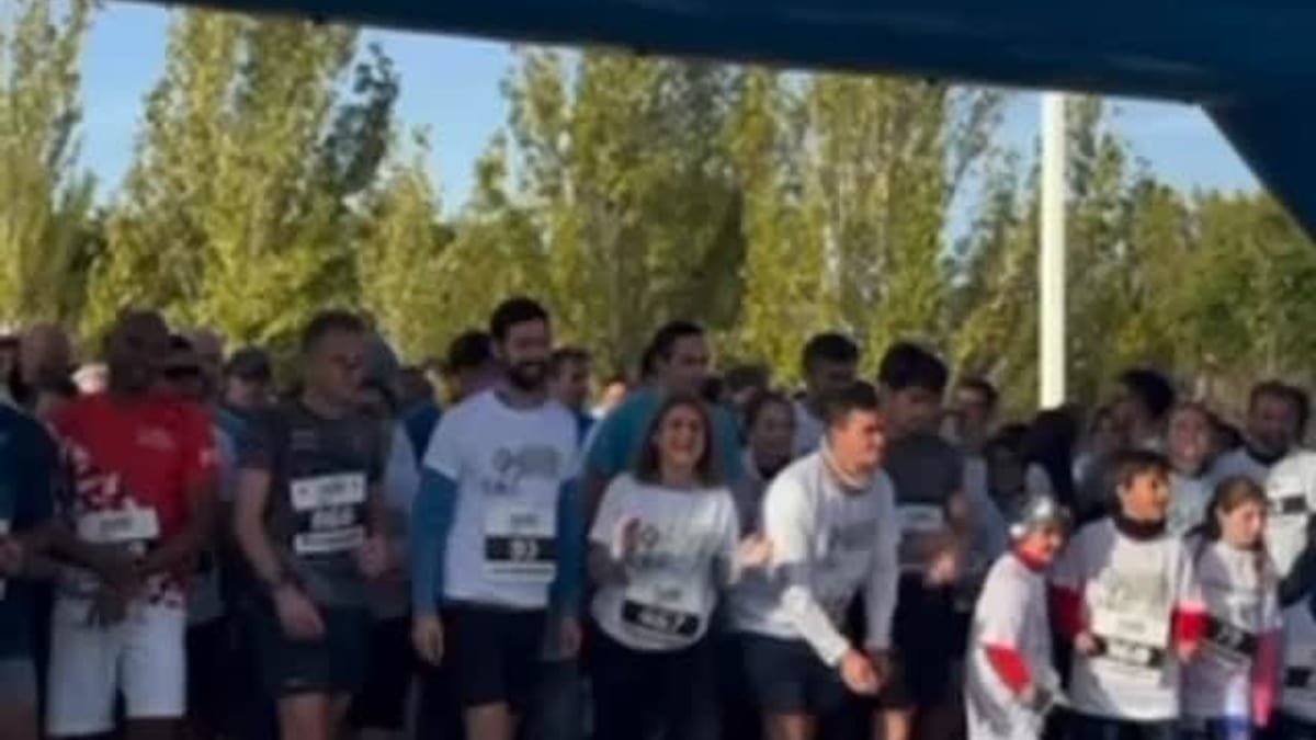 Participantes en la carrera popular de la AESANIES durante la celebración del 25 aniversario de la asociación