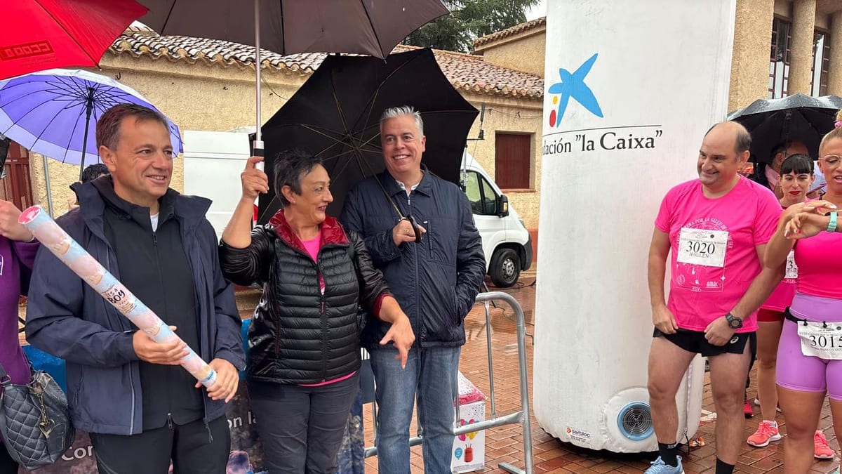 Participantes en la Carrera por la Salud de la Mujer Memorial María José Merlos en los Ejidos de la Feria de Albacete, organizada por la asociación Amac