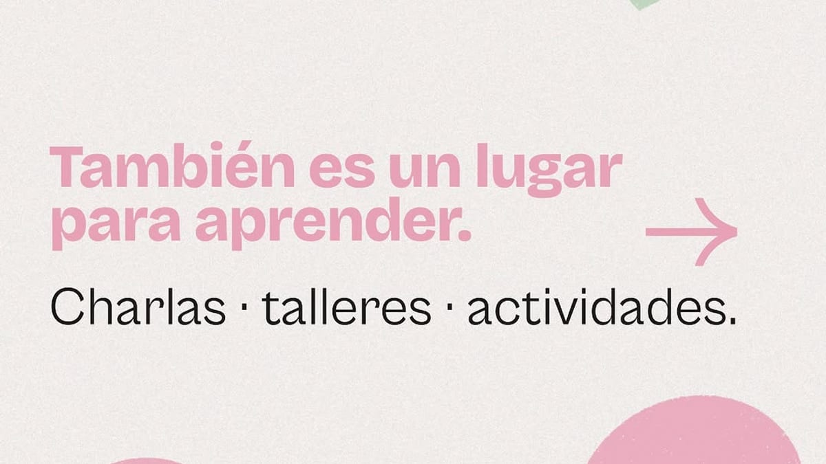 Cartel de Casa de la Familia Castellón promocionando charlas, talleres y actividades
