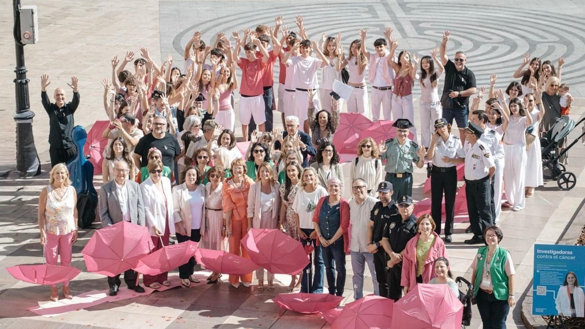 Acto de lectura del manifiesto por el Día Mundial contra el Cáncer de Mama en Castellón, con participación de investigadoras y representación institucional