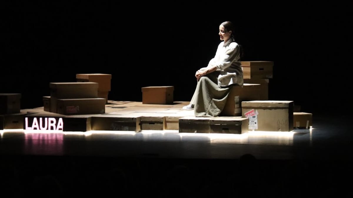 Cecilia Suárez durante la representación de 'El invencible verano de Liliana' en el Teatro Salón Cervantes de Alcalá de Henares