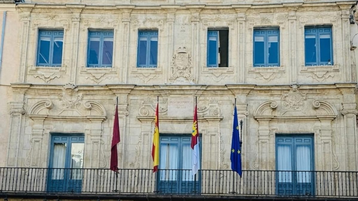 Cartel informativo sobre la consulta del censo electoral en Cuenca hasta el 19 de octubre en la Oficina del Padrón Municipal