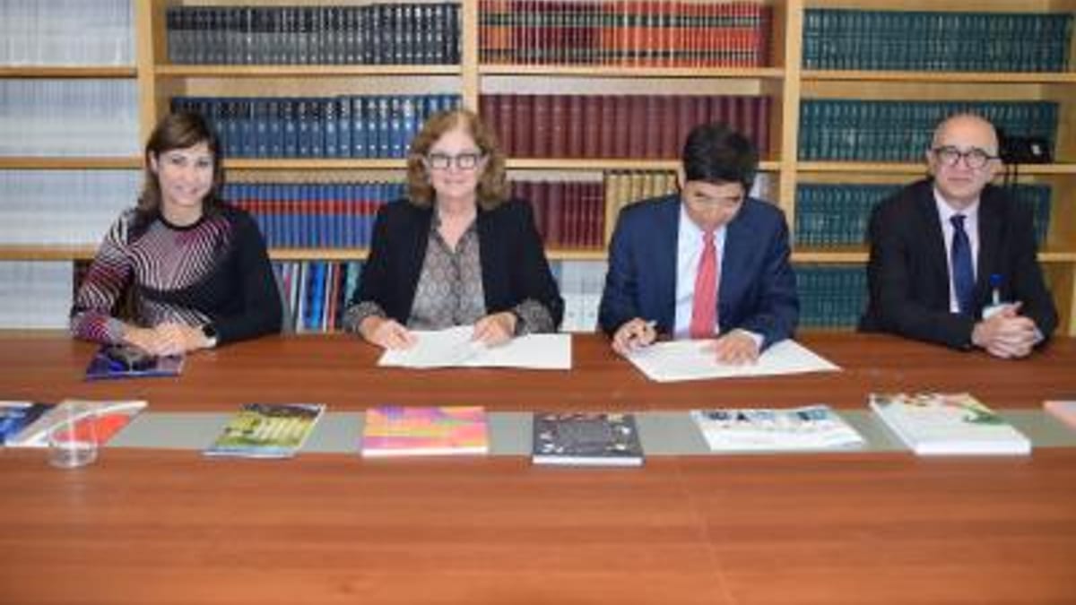 Representantes del Centro Príncipe Felipe y la Universidad Sun Yat-sen en la firma del acuerdo de colaboración en investigación oncológica
