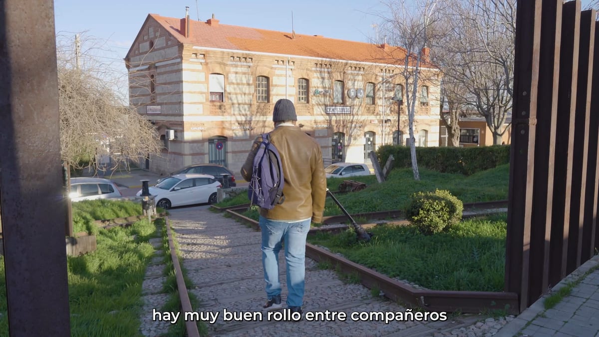 Captura de pantalla del comunicado de Ciempozuelos sobre la salud mental con imagen de convivencia comunitaria