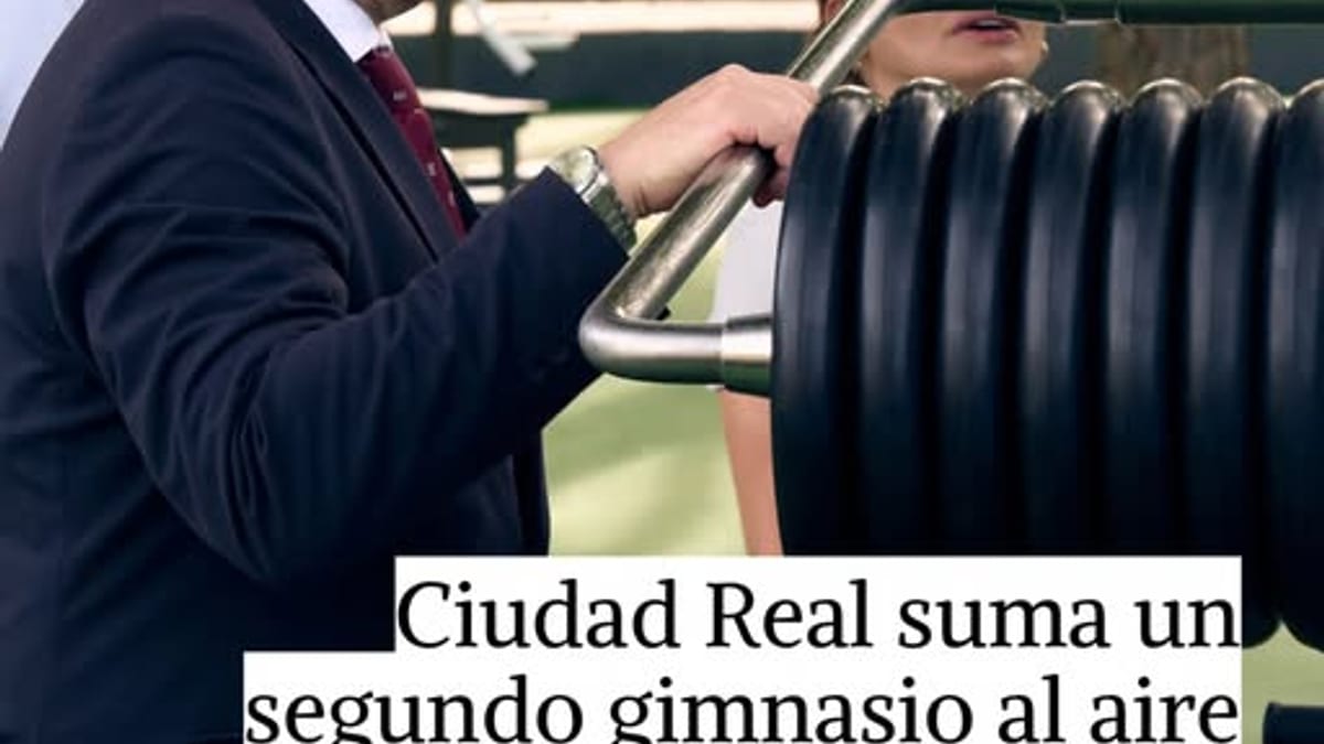 Gimnasio al aire libre del parque Antonio Gascón con máquinas de ejercicio y refugio climático en Ciudad Real