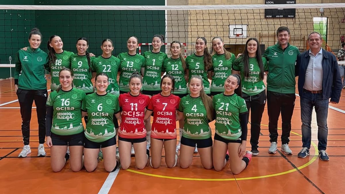 Jugadoras del Club Voleibol Cultural Logroño durante el acto de presentación de equipos
