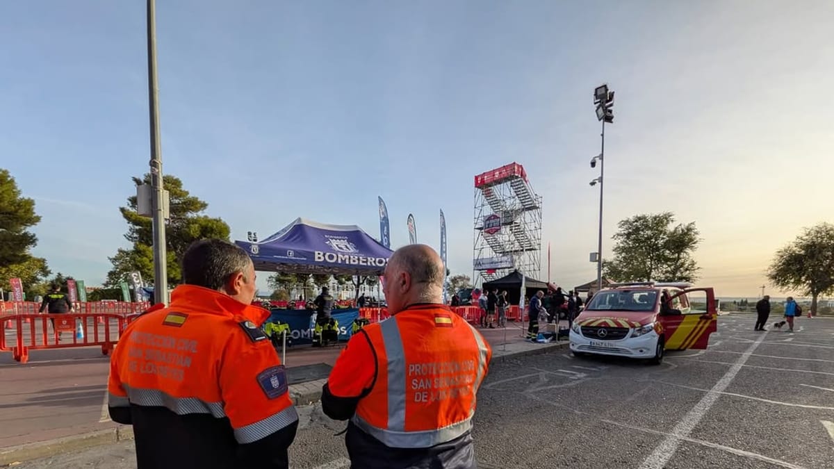 Equipos de protección civil de ProteSanse prestando asistencia durante el Firefighter Combat Challenge en San Sebastián de los Reyes