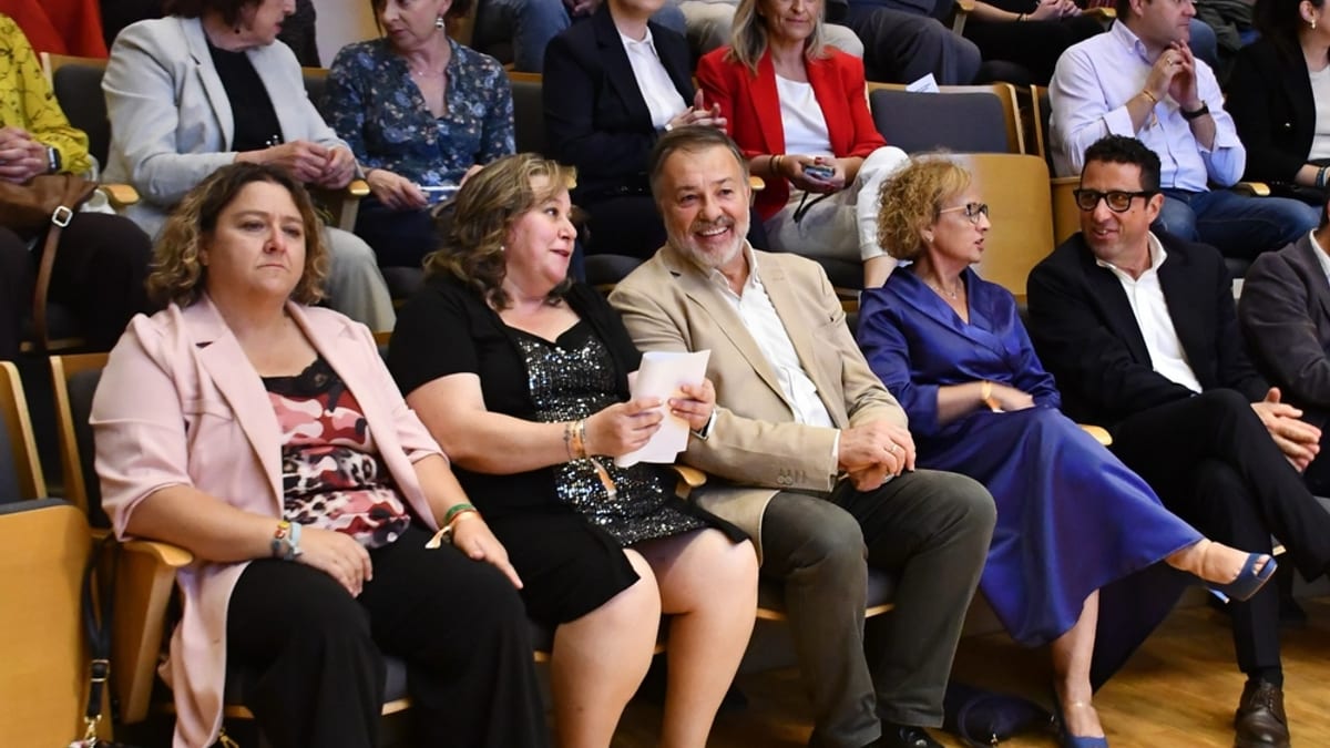 Gala Conmemorativa 35 Aniversario de Cocemfe Cuenca con presencia del alcalde Darío Dolz y la presidenta Marta Montero