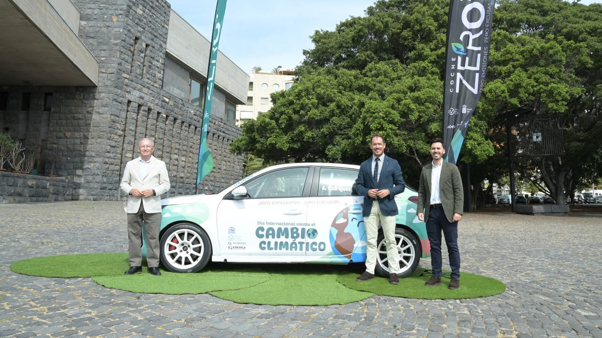 Vehículo Coche Zero de hidrógeno con mensajes de concienciación sobre el cambio climático y cero emisiones