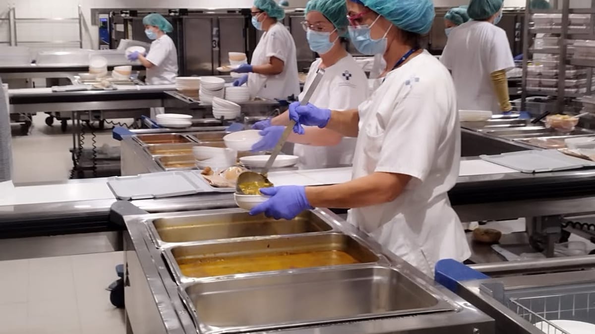 Menú del Desarme servido en el Hospital Universitario Central de Asturias por la Cofradía del Desarme