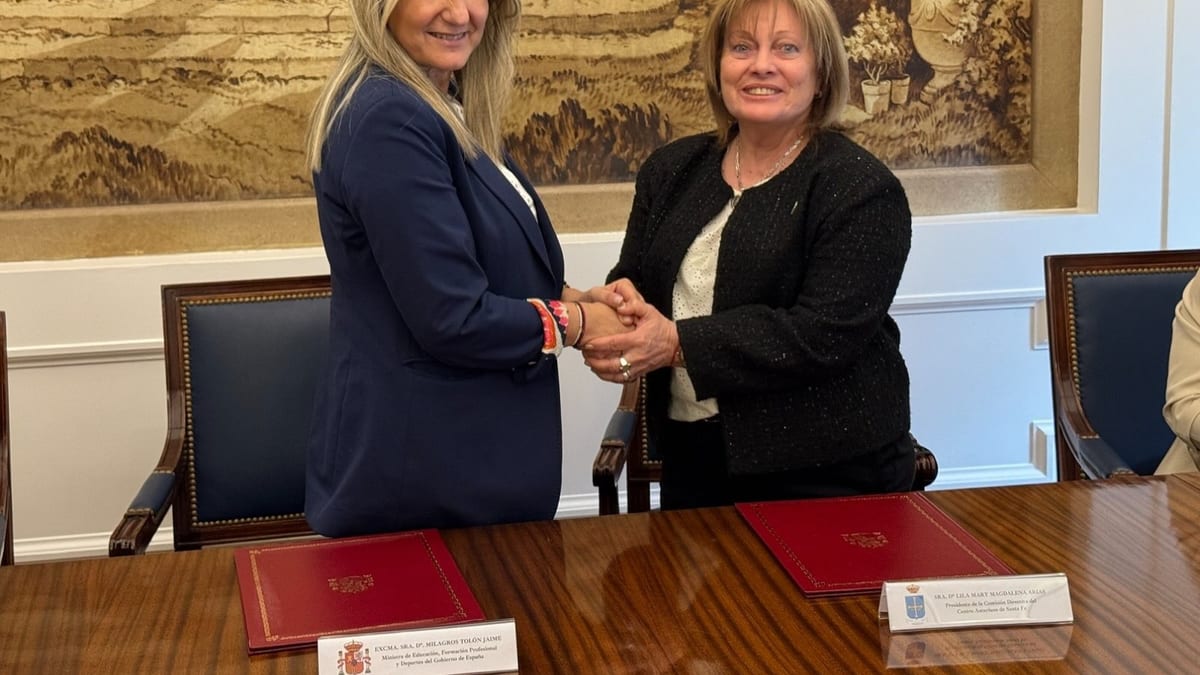 Firma del acuerdo de incorporación del Colegio Hispano Argentino Covadonga de Santa Fe a la Red de Centros de Convenio