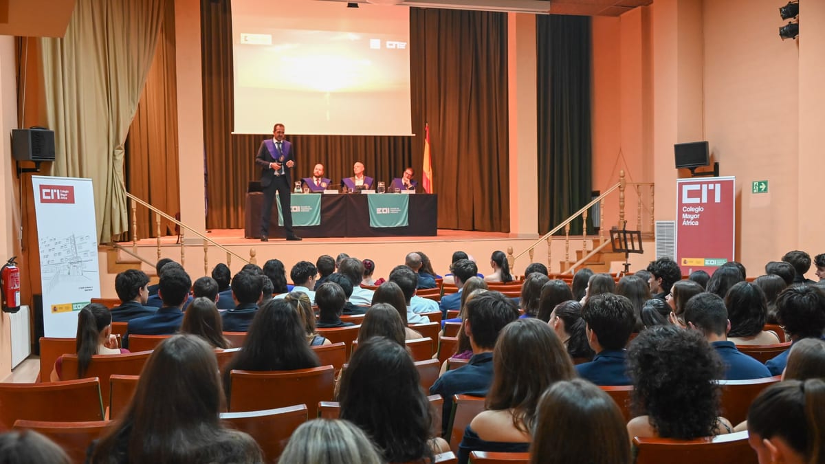 Acto de apertura del curso 2026-2027 del Colegio Mayor África con participantes y autoridades académicas