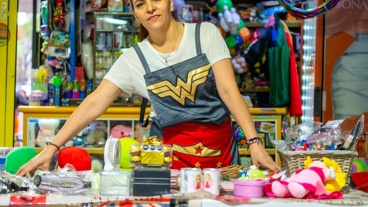 Cartel de Comercios Mágicos en Pinto con actividades y espectáculos para el comercio local