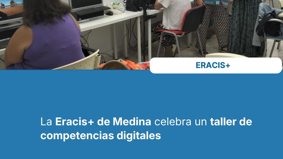 Participantes y profesionales de ERACIS+ en el taller Digitalízate de Medina Sidonia
