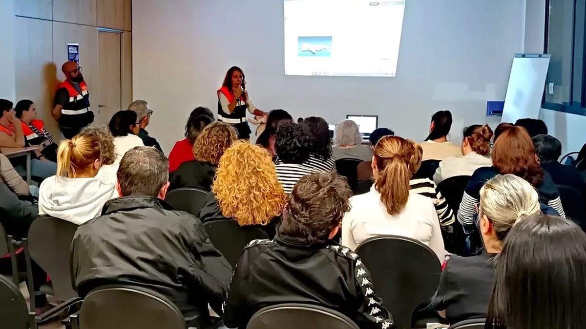 Participantes en taller de reanimación cardiopulmonar impartido por la Agrupación de Protección Civil de San Fernando de Henares