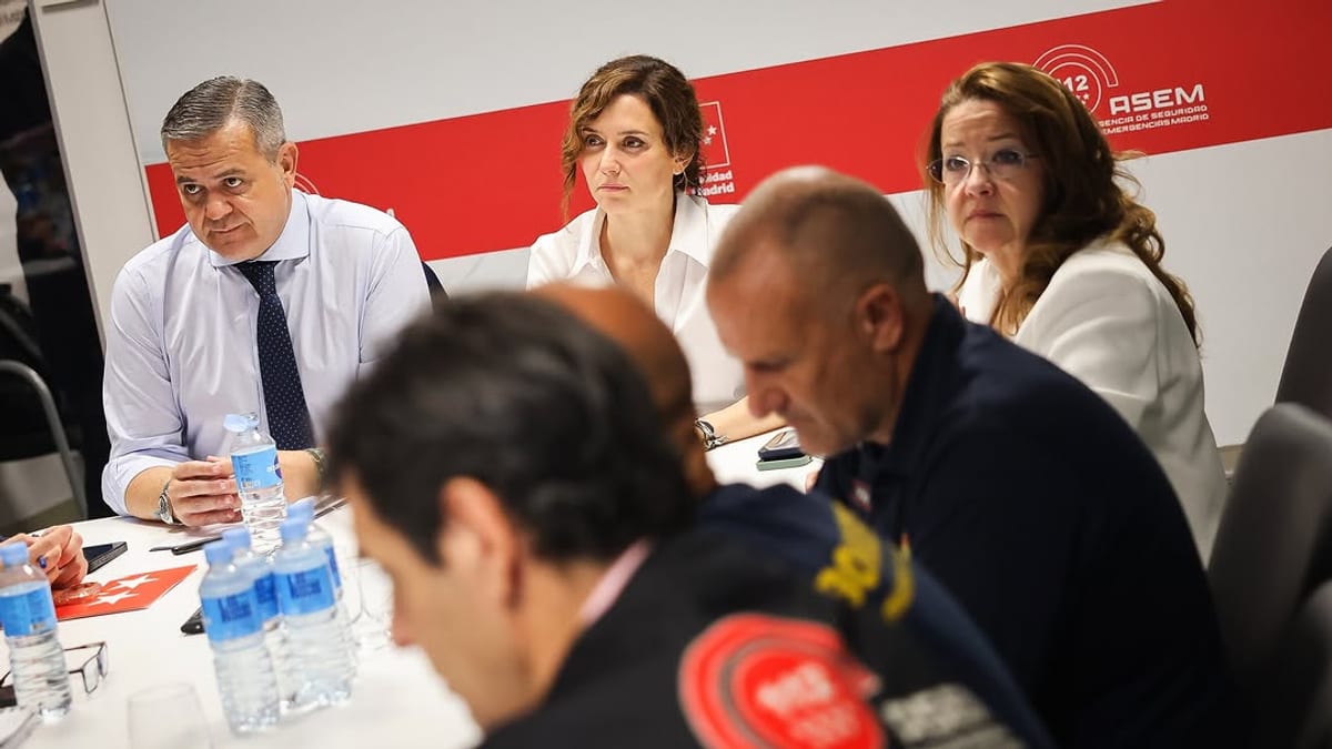 Sala de crisis de la ASEM112 con personal coordinando la respuesta al accidente ferroviario
