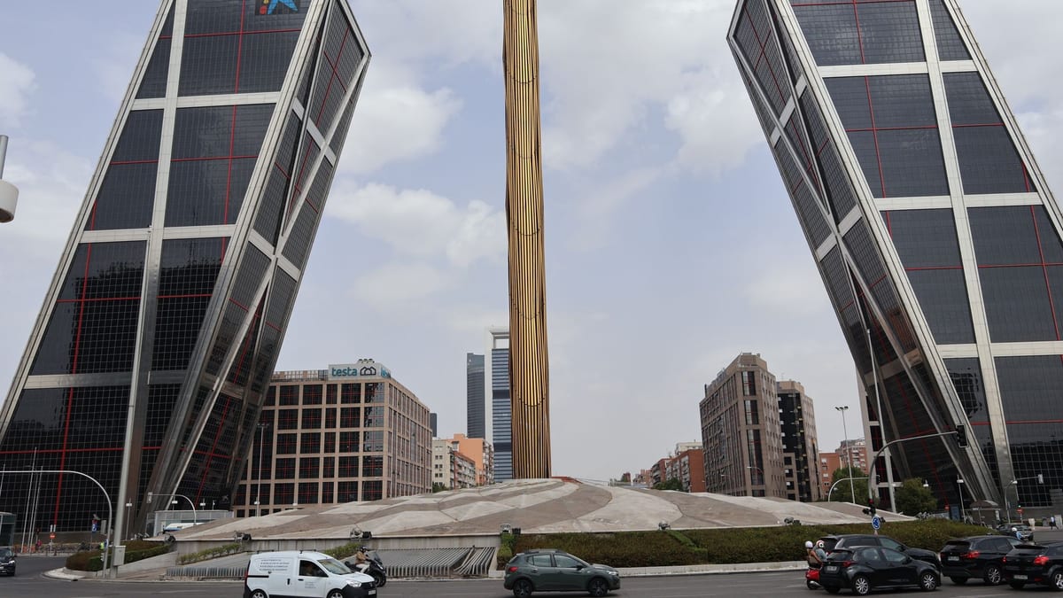 Grúas operando en la parcela de construcción de la Ciudad de la Justicia de Madrid en Valdebebas