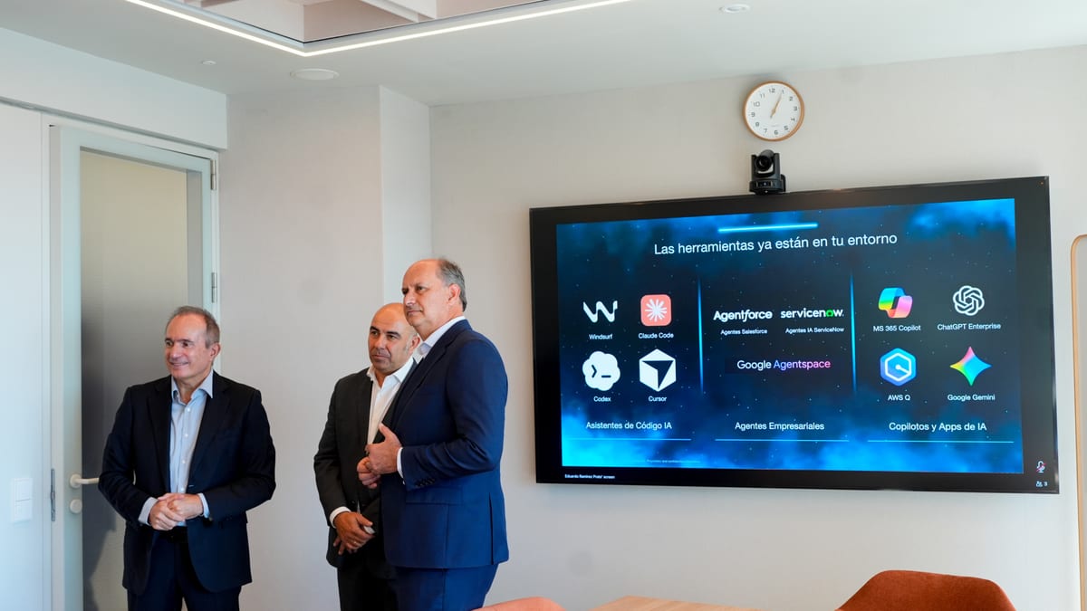 El consejero Miguel López Valverde en las instalaciones de Palo Alto Networks en el Paseo de la Castellana