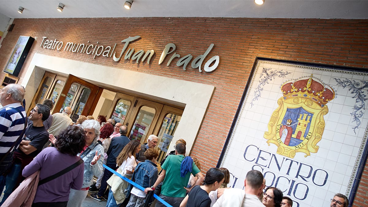 Cartel de la función 'Cenicienta con otra mirada' en el Teatro Municipal Juan Prado de Valdemoro