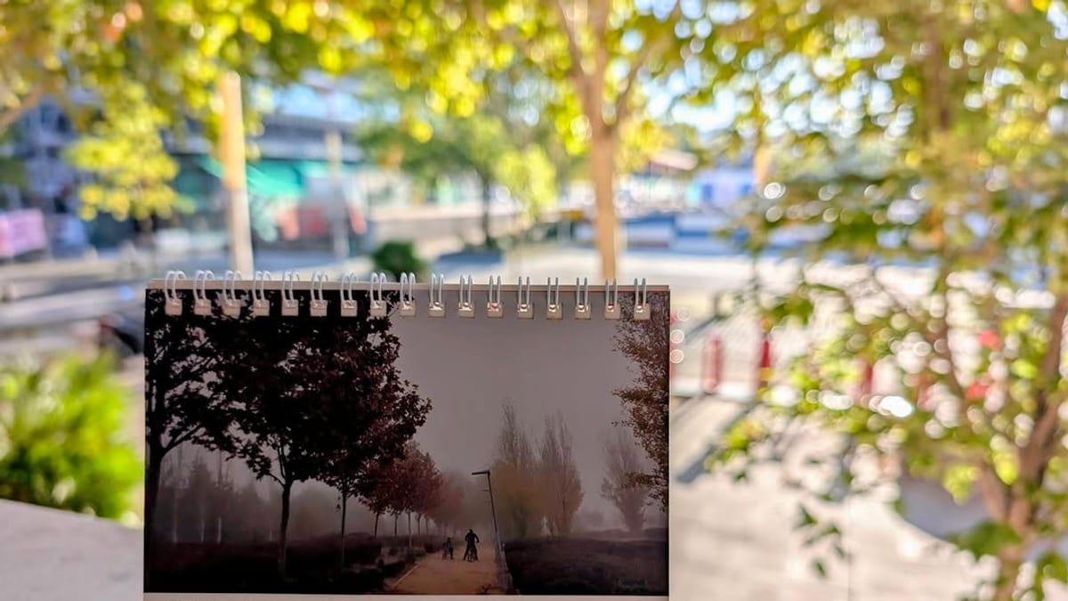 Cartel del concurso fotográfico para el calendario municipal de Rivas 2027 con la fotografía ganadora anterior 'Miranda al horizonte' de Alberta García Marina