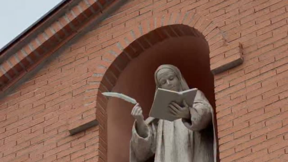 Ceremonia de consagración de la nueva Parroquia de Santa Teresa de Jesús en el barrio de La Garena de Alcalá de Henares, presidida por Mons. Antonio Prieto Lucena