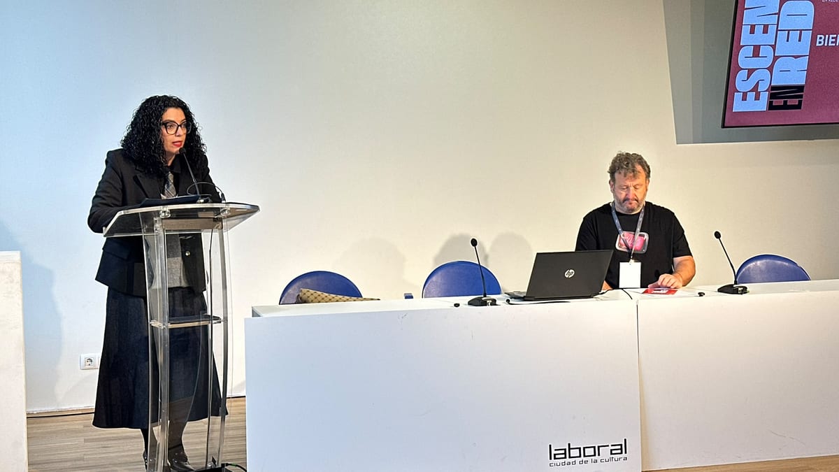 Profesionales de artes escénicas reunidos en la Laboral Ciudad de la Cultura