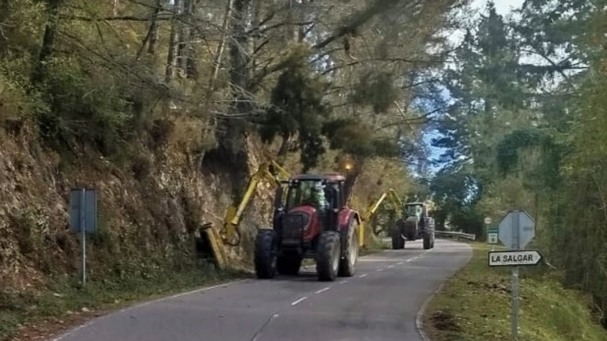 Inicio de obras de mejora en la carretera AS-260 El Fitu en Parres, Asturias