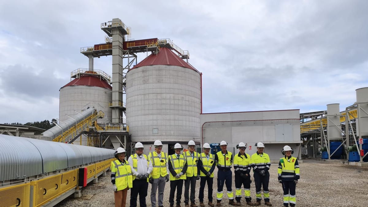 El consejero de Ciencia visita las instalaciones de Ence en Asturias