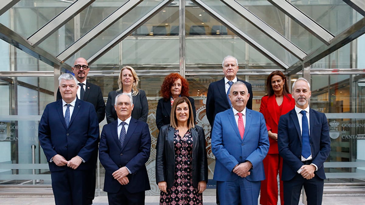 Miembros del Consejo de Gobierno de Cantabria durante una sesión oficial
