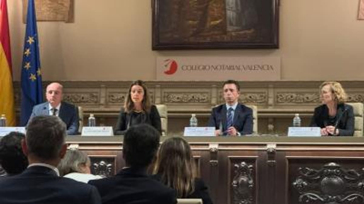 Consellera Nuria Martínez durante su intervención en la Conferencia Identidad Digital de la Cátedra LexTech CEU en el Colegio Notarial de Valencia