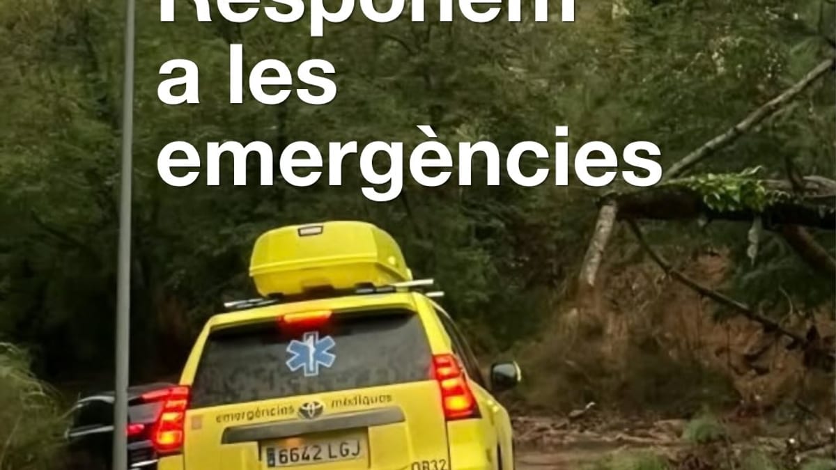 Personal de emergencias de la Generalitat de Catalunya coordinando tareas de recuperación en municipios afectados por lluvias torrenciales