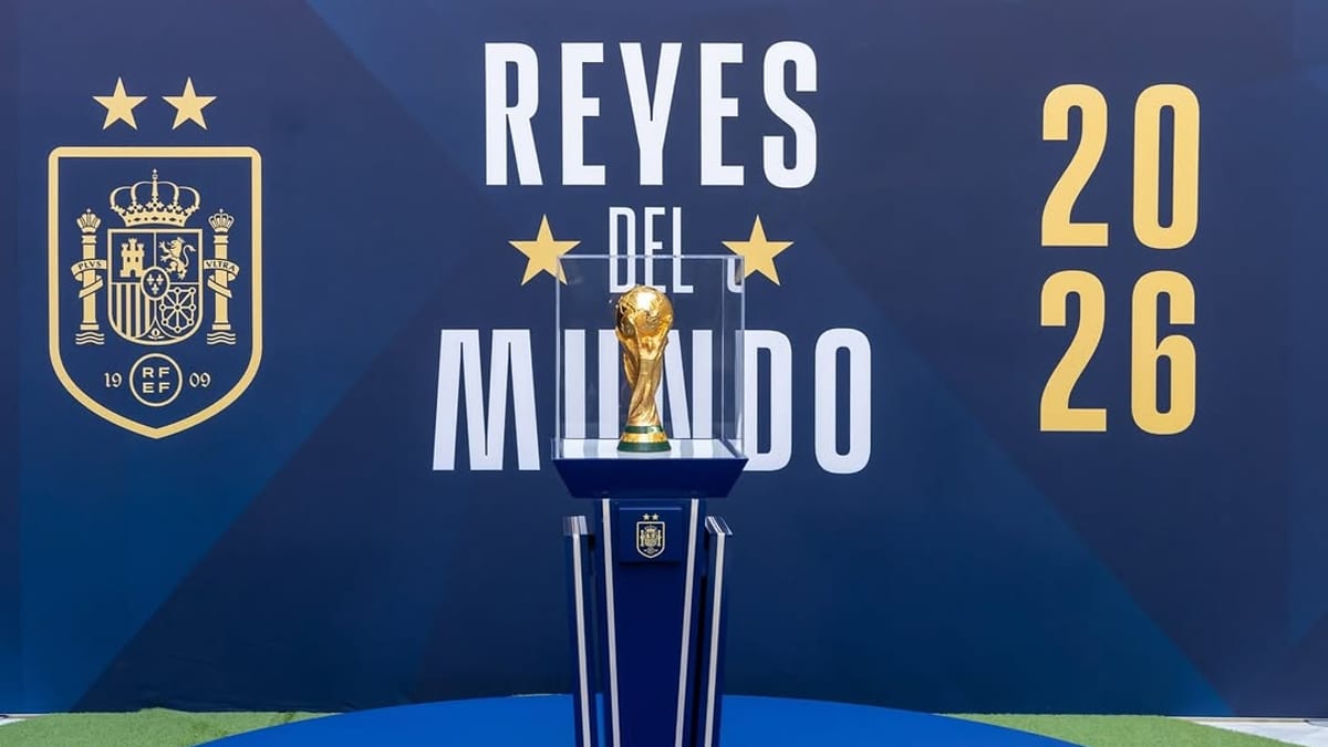 Cartel promocional de la exposición 'Reyes del Mundo' 2026 con el trofeo de la Copa del Mundo