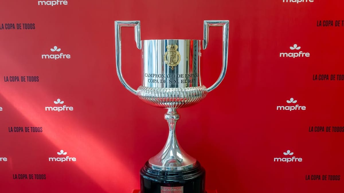 Cartel de 'La Copa de Todos' con el trofeo de la Copa del Rey y el logo de MAPFRE