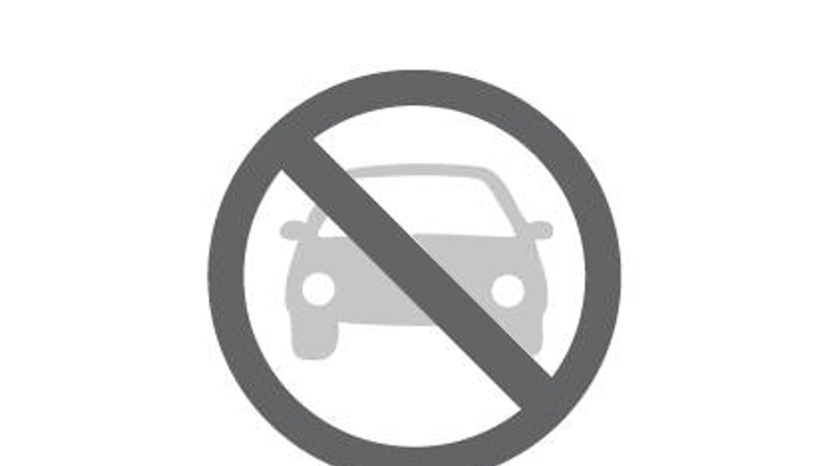 Cartel informativo de los cortes y restricciones de tráfico por el Día de la Bicicleta en Oviedo