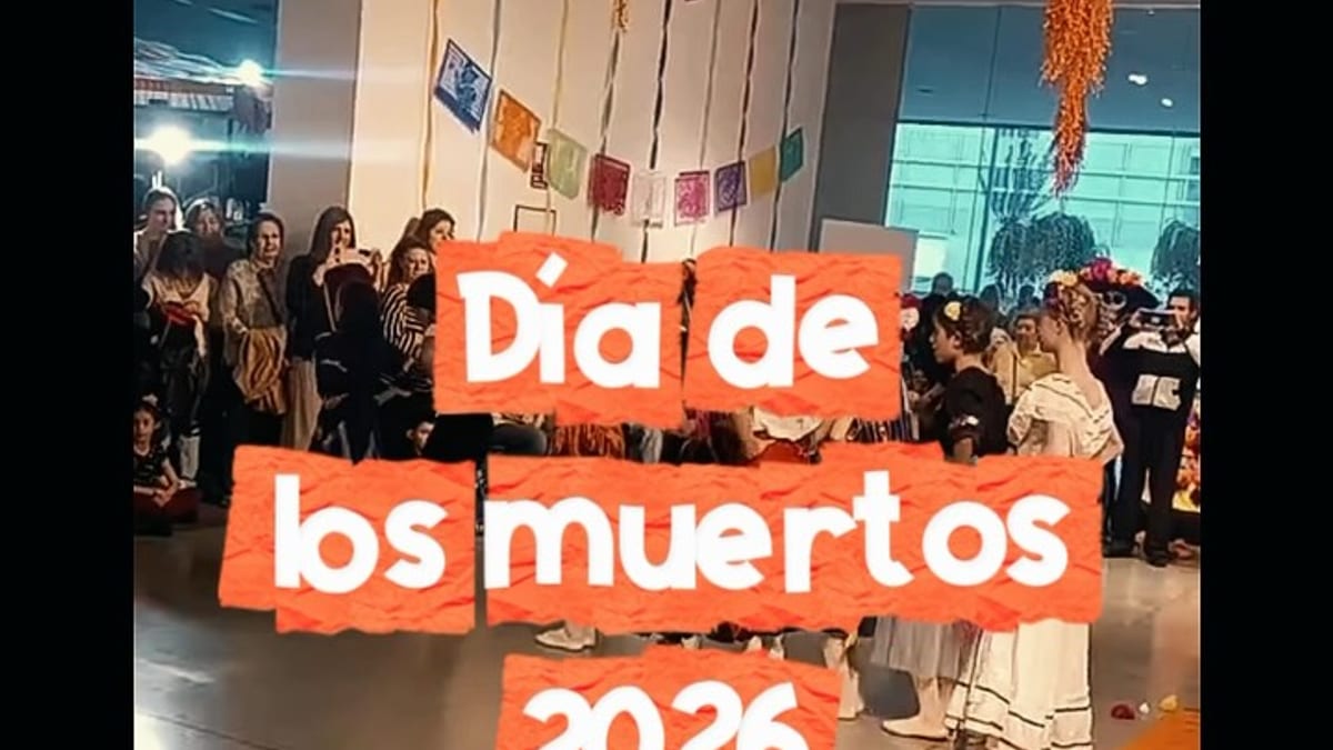 Celebración del Día de Muertos en Coslada con decoraciones coloridas, música y tradición mexicana
