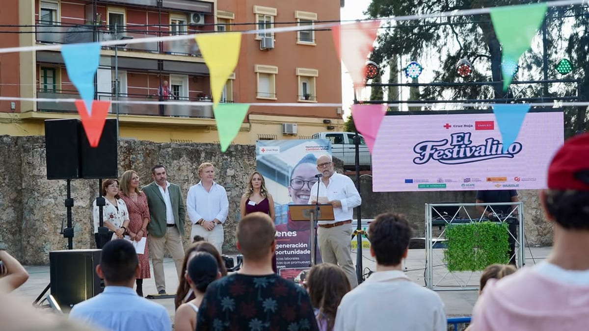 El Auditorio Ricardo Carapeto acoge el Festivalino 2026, iniciativa de Cruz Roja para jóvenes con participación del alcalde Ignacio Gragera