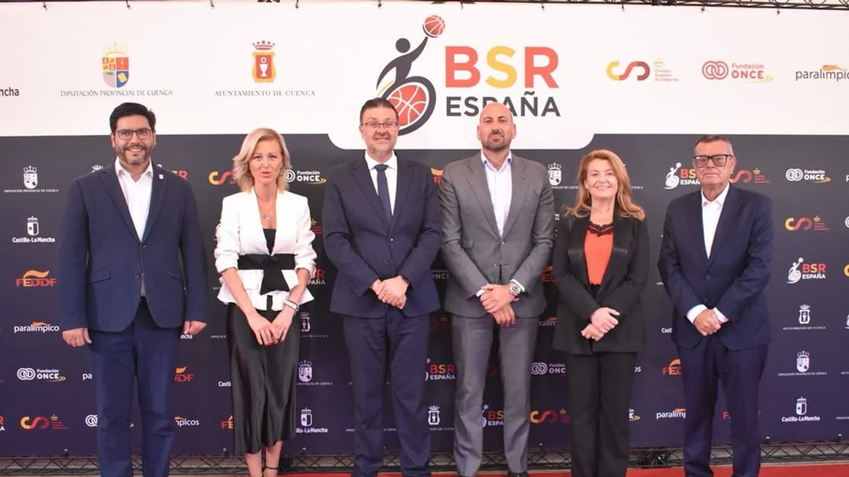 Acto de la Gala BSR España 2026 en Cuenca con representantes de instituciones y autoridades de baloncesto en silla de ruedas