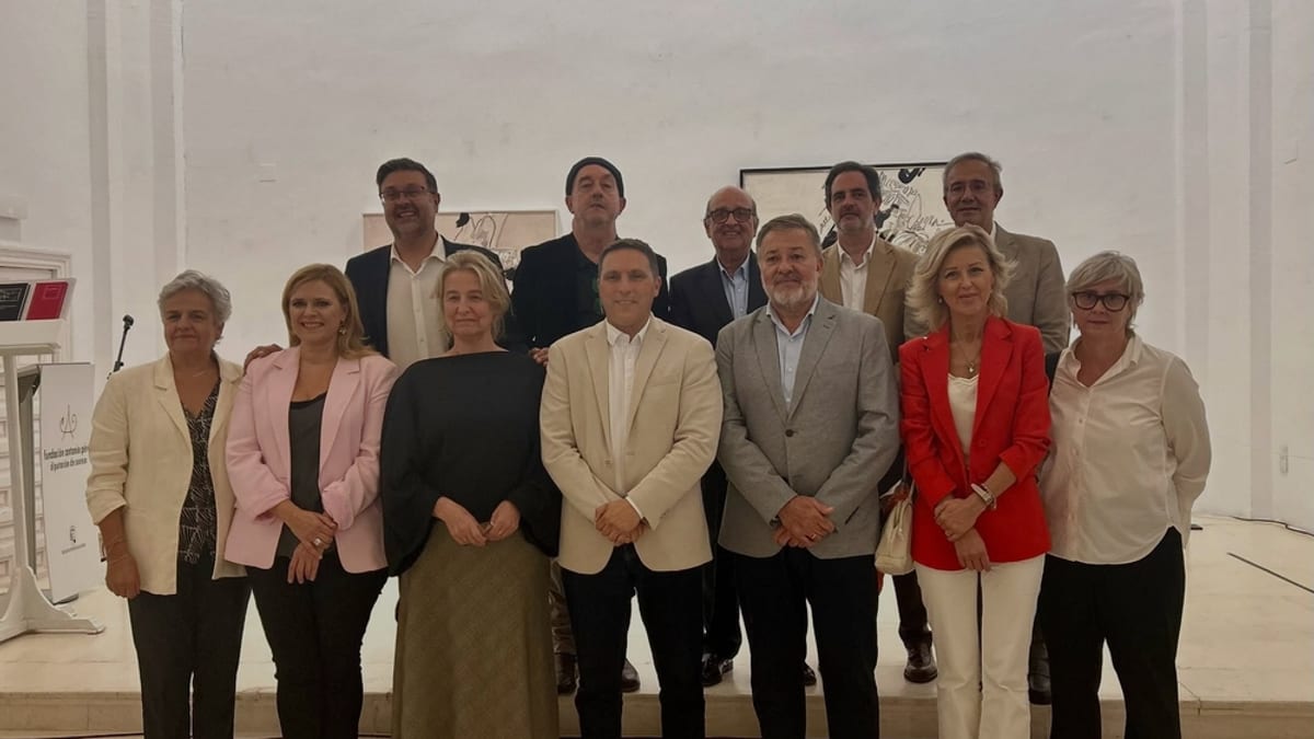 Inauguración de la exposición Manolo Millares, rebelde en la Fundación Antonio Pérez de Cuenca con presencia de autoridades locales y autonómicas