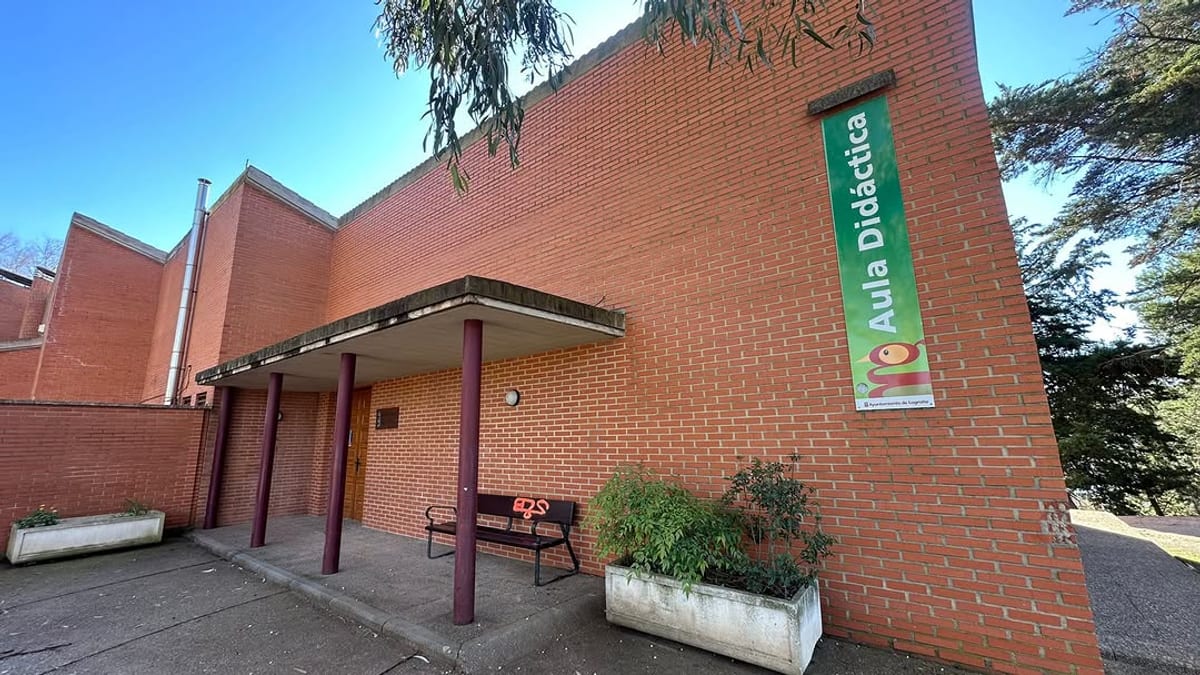 Cartel de las sesiones de cuentacuentos del Día Mundial del Ahorro de Energía en el Aula Medioambiental de La Grajera de Logroño