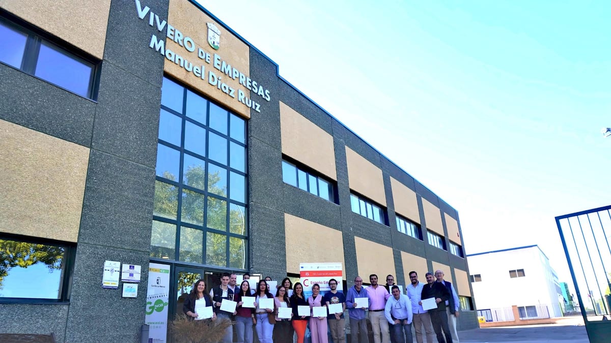 Grupo de participantes en el curso presencial de Inteligencia Artificial en el Vivero de Empresas de Torrijos