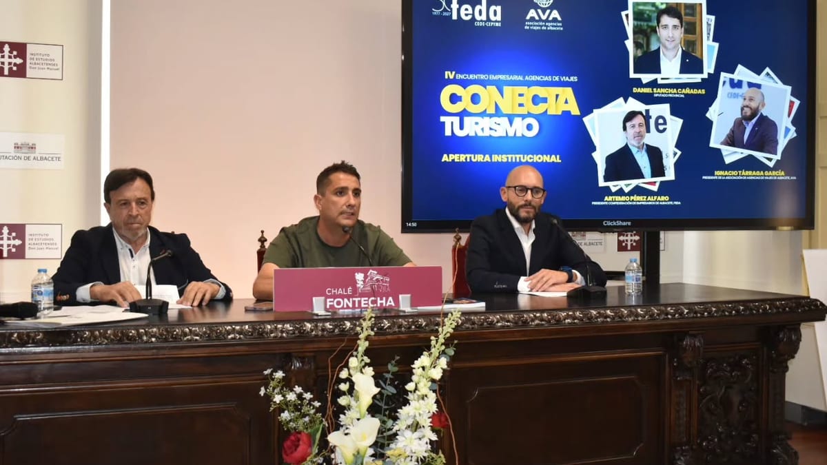 Daniel Sancha Cañadas, diputado de Deportes de la Diputación de Albacete, durante su intervención en el IV Encuentro Empresarial de Agencias de Viajes Conecta Turismo 2026