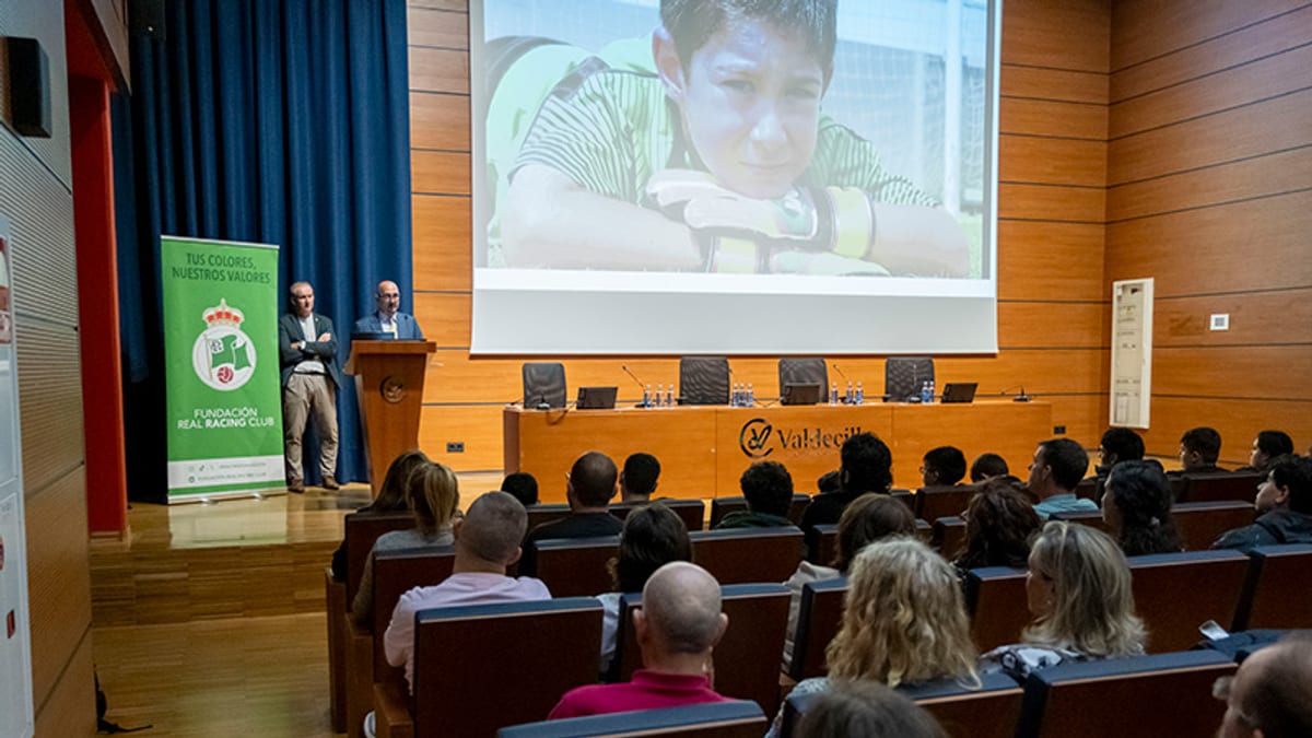 Jornada 'Racing Saludable: Jugar, Crecer, Cuidarse' con participación de la Consejería de Salud de Cantabria