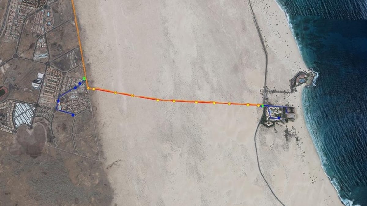 Dunas de Corralejo con tendido eléctrico que será desmantelado