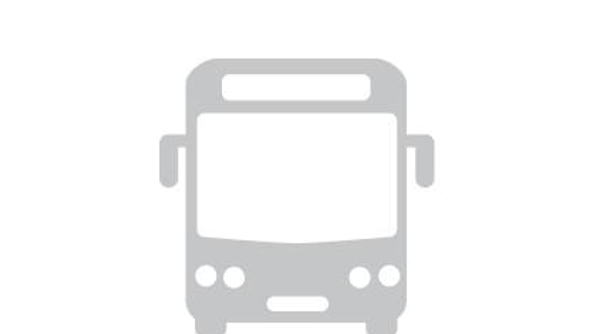 Cartel informativo sobre desvíos en líneas de autobús de Oviedo el 4 de octubre por el Día de la Bicicleta