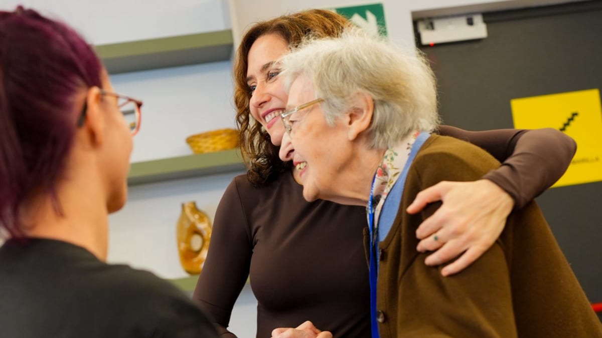 La presidenta Díaz Ayuso durante su visita al Hospital HM de Tres Cantos