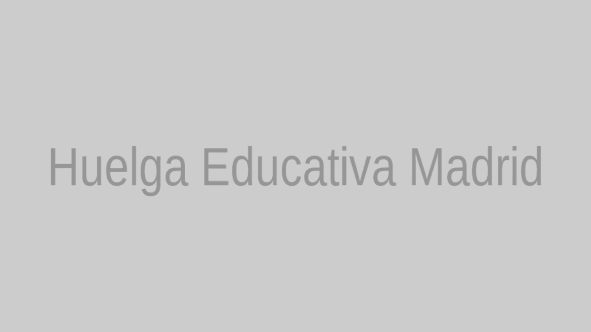 Manifestación durante la huelga educativa en Madrid con presencia de policía